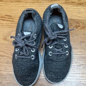 Allbirds Woman’s Sneakers in Charcoal